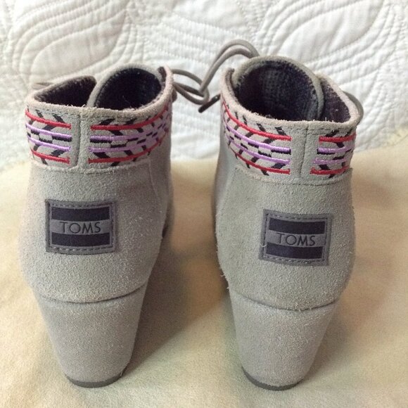 Tom's Grey Suede Wedge Boots, "7.5" laced; Aztec design, Avant Garde, Trending - Picture 4 of 7
